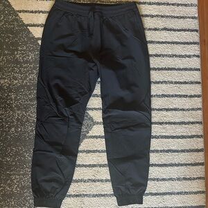 Outdoor Voices black men’s joggers. Great condition, elastic waist. Size L.